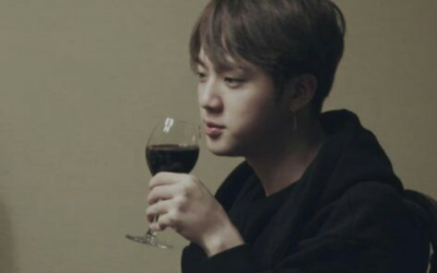 Jin de BTS confiesa que bebe alcohol antes de las grabaciones