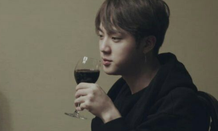 Jin de BTS confiesa que bebe alcohol antes de las grabaciones