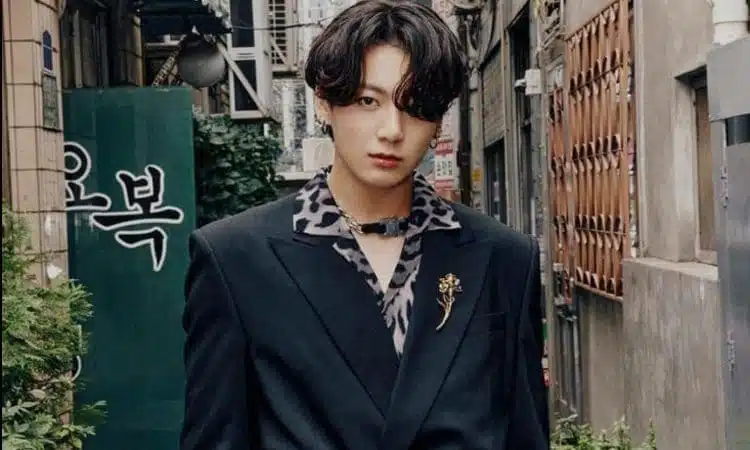 Jungkook de BTS es mencionado dentro el programa de HBO's Last Week Tonight
