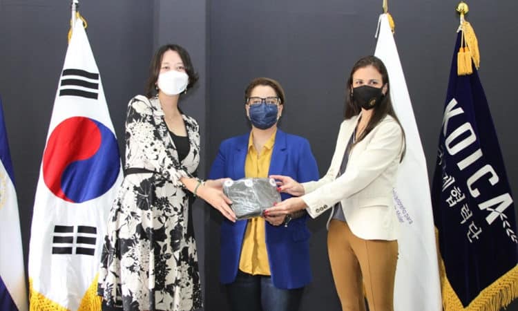KOICA El Salvador recibe una donación de 90,000 mascarillas