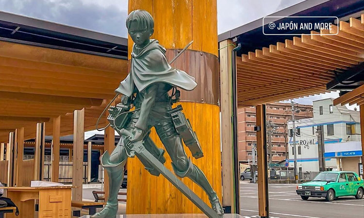 Inauguran estatua de Levi Ackerman de Shingeki no Kyojin en Oita