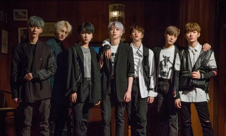 ONLYONEOF presenta un universo en su calendario de comeback