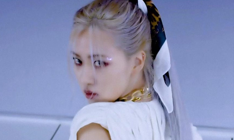 BLACKPINK's Rosé para apresentar -R- no The Tonight Show com Jimmy Fallon