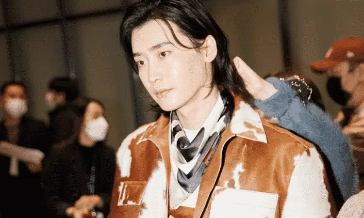 Lee Jong Suk se roba la atención en la pasarela del Seoul Fashion Week 2021