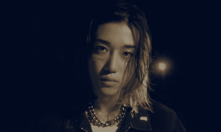 LØREN vuelve a mostrar su estrecha amistad con Lisa de BLACKPINK