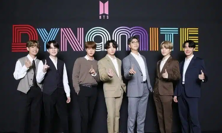 BTS presenta Dynamite