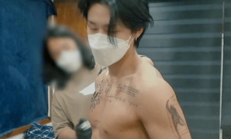 I.M de MONSTA X enciende a Monbebe al enseñar su torso desnudo