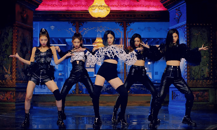 'WANNABE' de ITZY llega a los 300 millones de reproducciones