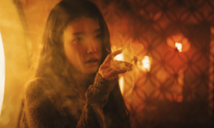 IU emite una vibra melancólica en el teaser epílogo de 'LILAC'