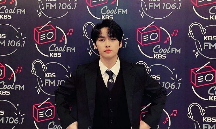 Lee Know de Stray Kids en DAY6 Kiss The Radio