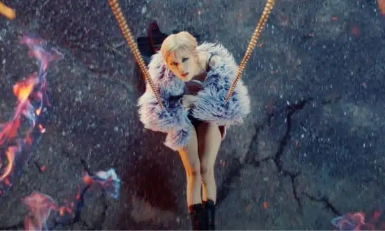 Video Musical de On The Ground de Rosé