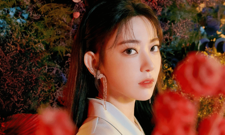 No creerás el precio del anillo que fans chinos le regalaron a Sakura de IZ*ONE