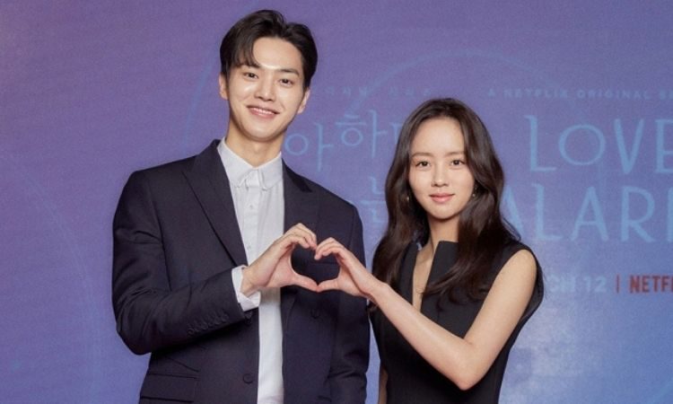 Song Kang y Kim So Hyun en conferencia de prensa para Love Alarm 2