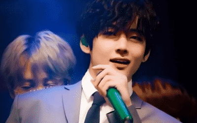 V de BTS confieza quién cree que es "más guapo que él"