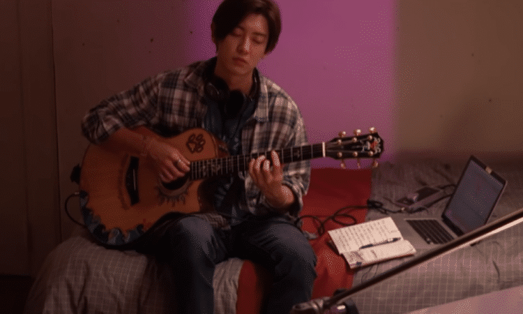 Chanyeol de EXO estrena el MV de 'Raining' para el OST de la película 'The Box'