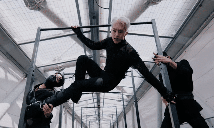 Hoshi de SEVENTEEN nos roba el aliento con el vídeo musical de 'Spider'