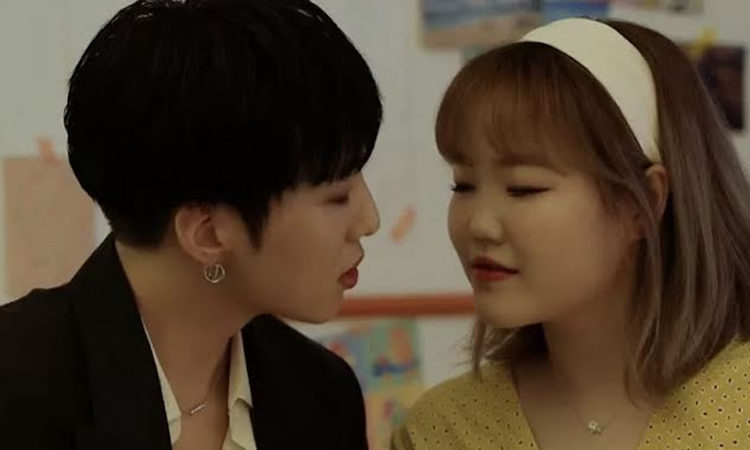 Kang Seungyoon confessou que se apaixonou por Suhyun da AKMU após gravar o 