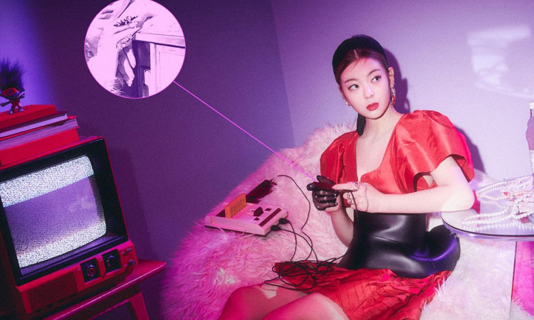 Lia de ITZY muestra su lado más chick para GUESS WHO