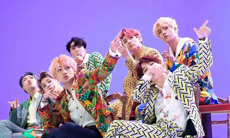 Toa Hattori atleta de cuerda salta al ritmo de IDOL de BTS