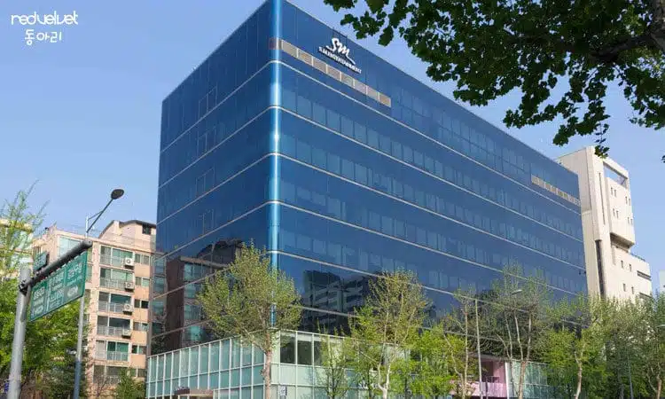 Netizen impactados por el precio elevado al alquilar mensualmente el edificio de SM Entertainment