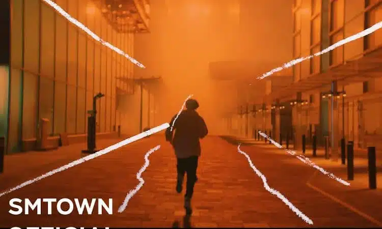 Chanyeol de EXO se encuentra corriendo por el Tomorrow en su MV teaser