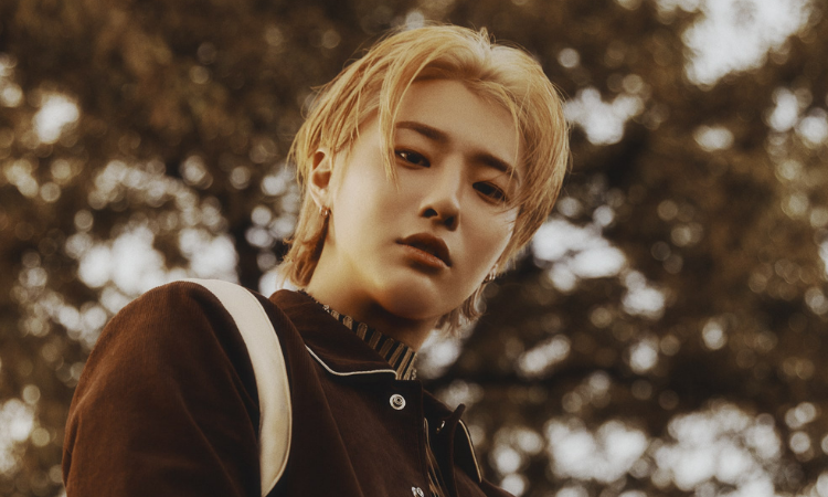 WOODZ presenta su light stick oficial