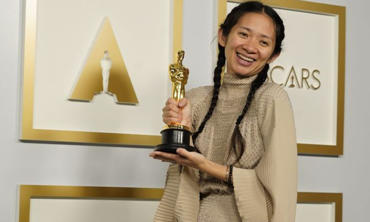 Chloe Zhao, hace historia en los Oscar por ganar 'Mejor Directora'