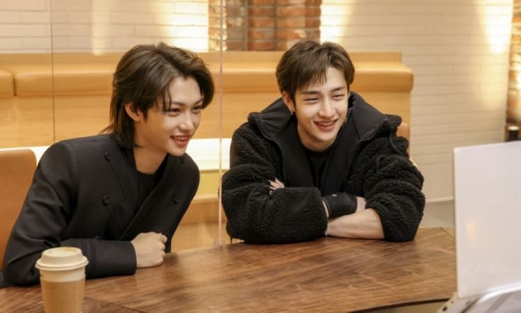 Felix y Bang Chan de Stray Kids conversando con las fans