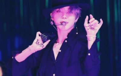 Jimin de BTS presentando Filter en concierto