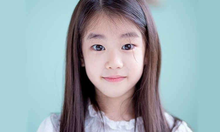 La actriz infantil Park So Yi firma con YG Entertainment