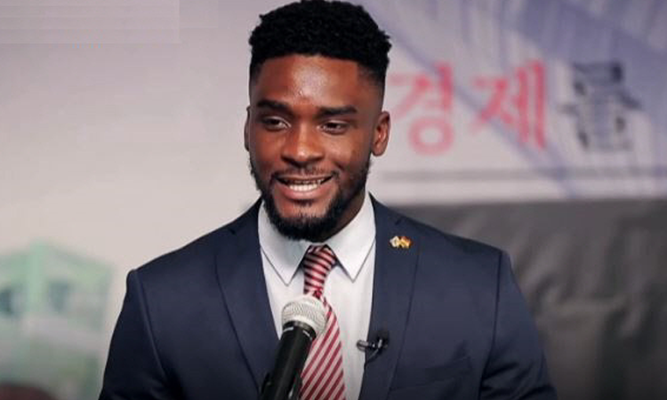 Llueven críticas a Sam Okyere luego de abrir un canal de YouTube