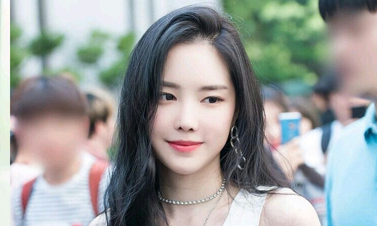 YG Entertainment en pláticas favorables para firmar a Son Naeun de APink