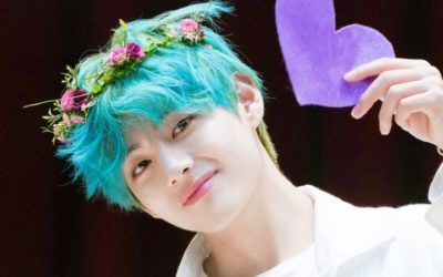 V de BTS usando una corona de flores