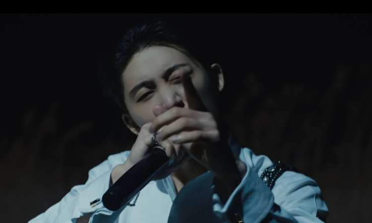 B.I raps hard em seu novo filme ao vivo para 'Waterfall'.