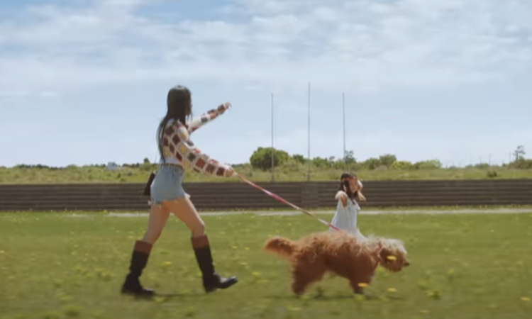 Joy de Red Velvet emprende una nueva aventura en el vídeo teaser de 'Hello'