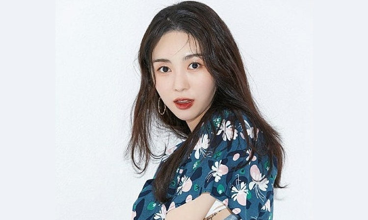 Mina ex miembro de AOA, revela que Jimin la golpeó