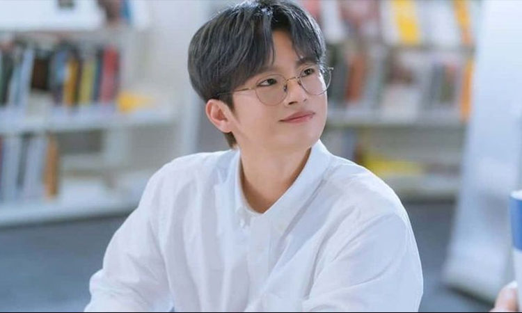 Seo In Guk diz que acha seu rosto estranho e às vezes feio.