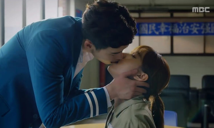 Lee Jong Suk tiene las mejores reacciones a sus escenas de beso con Han Hyo Joo