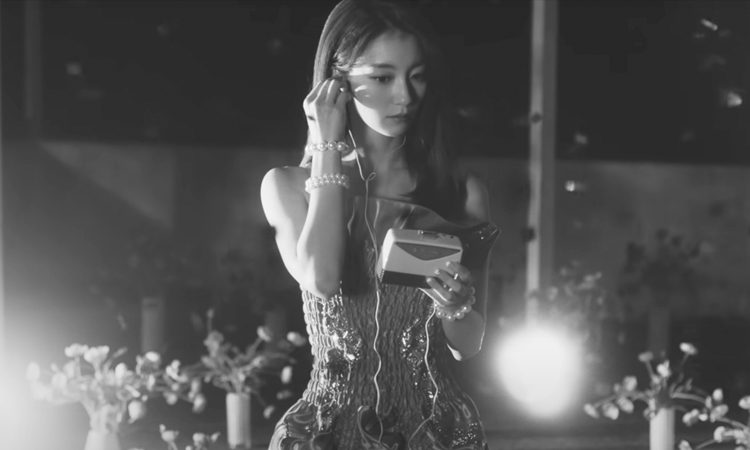 Binnie de Oh My Girl escucha una confesión sospechosa en su film de comeback