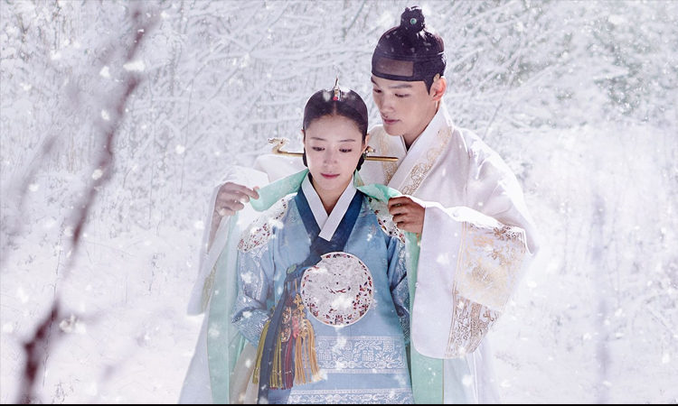 No olvides ver el dorama The Crowned Clown en Viki