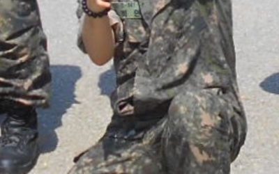 Captan a Baekhyun de EXO en el centro de entrenamiento básico del ejército