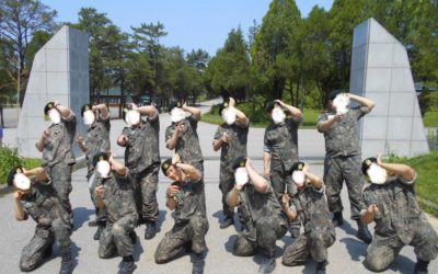 Captan a Baekhyun de EXO en el centro de entrenamiento básico del ejército