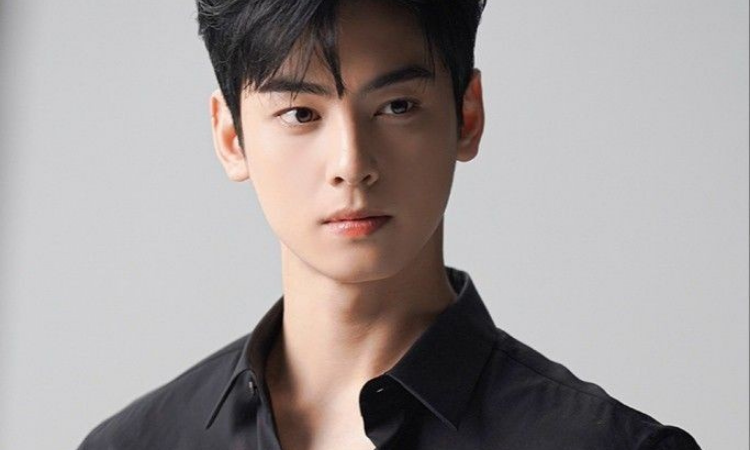 Cha Eun Woo, da ASTRO, corta radicalmente seu cabelo por seu caráter de 