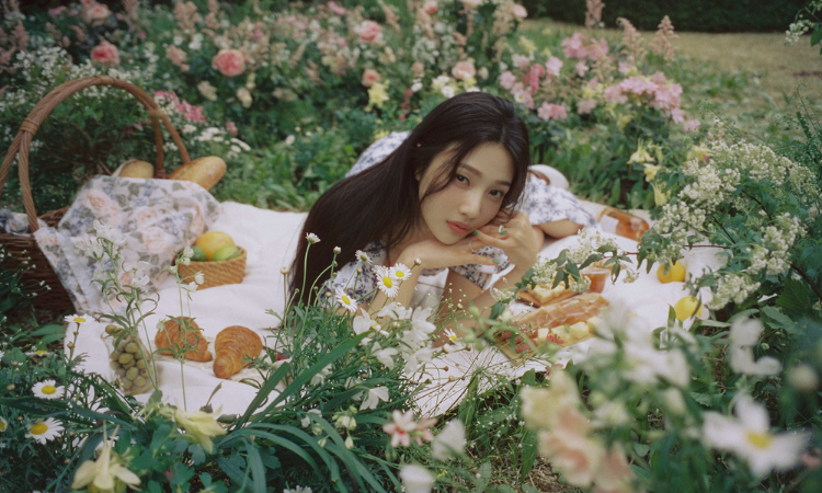 Joy de Red Velvet muestra un estado de ánimo primaveral para su álbum 'Hello'
