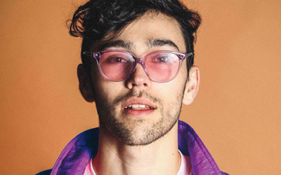 El cantante estadounidense MAX, se une a Weverse
