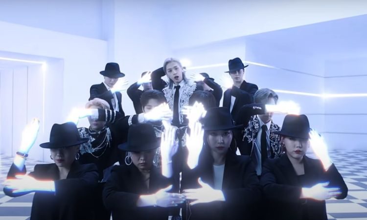 Escena del MV Black Mirror de Oneus