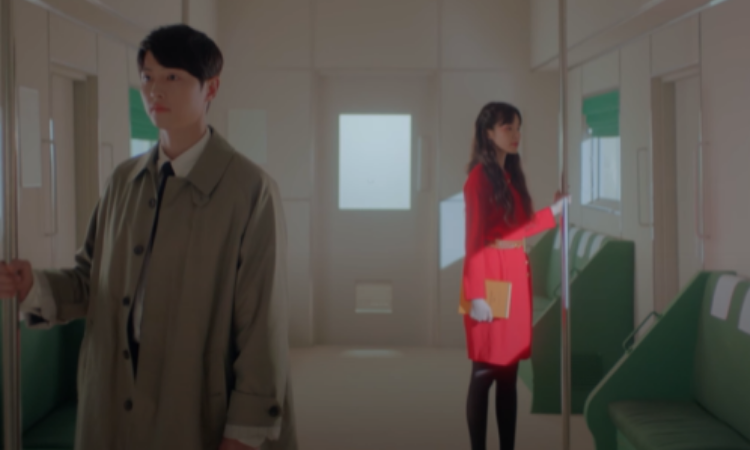 Heize y Song Joong Ki se enfrentan al destino en el MV de 'Happen'