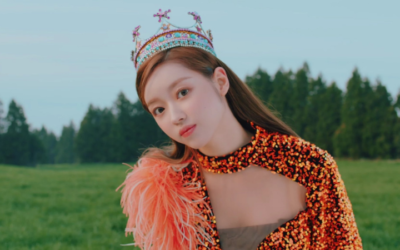 YooA de Oh My Girl obtiene la corona en su film conceptual para 'Dear OHMYGIRL'