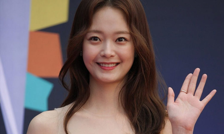 Jeon So Min es elogiada por usar lenguaje de señas con su fan con discapacidad auditiva