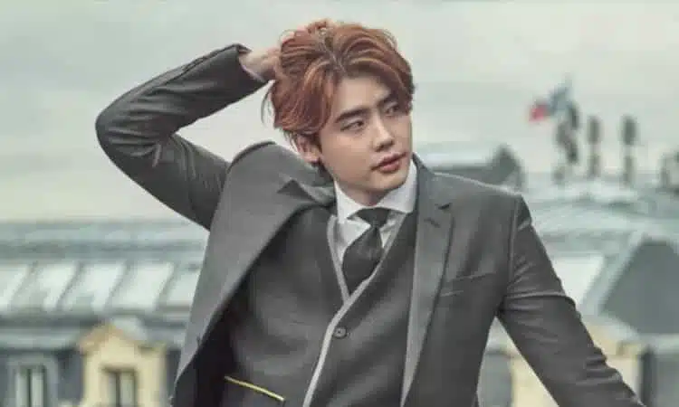 Lee Jong Suk reacciona a los comentarios en donde mencionan que no tiene una voz o fisico masculino